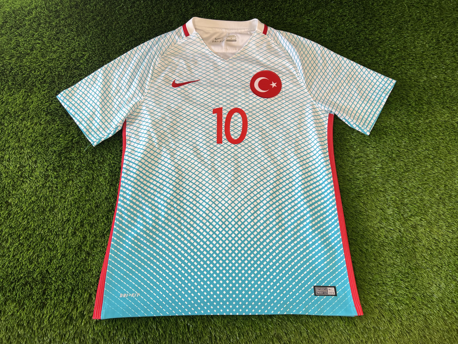 נבחרת טורקיה מדי חוץ 2016-2018 #10 ארדה
