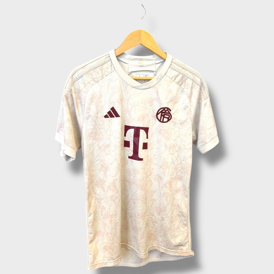 באיירן מינכן מדים שלישיים 2024-2025