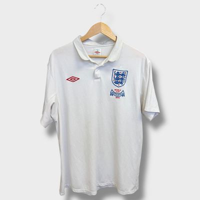 אנגליה מדי בית 2010