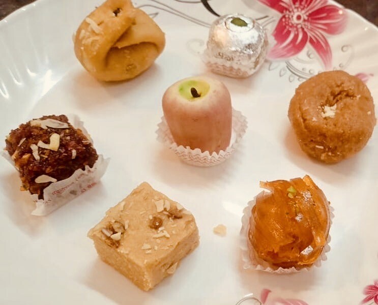 Special Sweets Combo from Netram Mulchand &amp; Sons, Prayagraj (155 years old legacy shop) 800gm