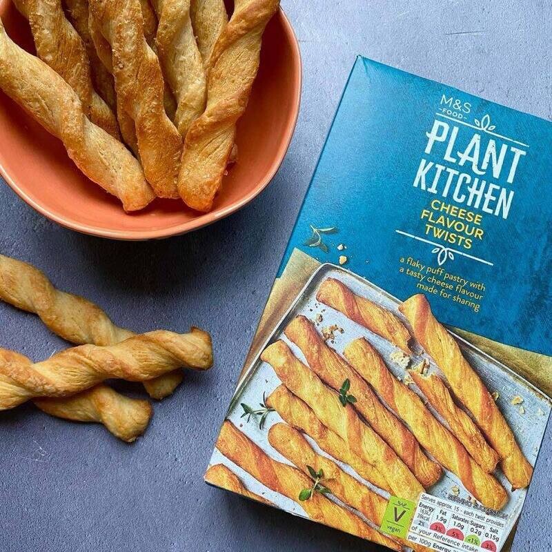 M&amp;S Plant Kitchen Cheese Flavour Twists -