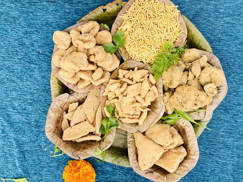Allahabad&#39;s Pure Desi Ghee Namkeen Combo 1.5Kg - 6 Varieties (250g Each)