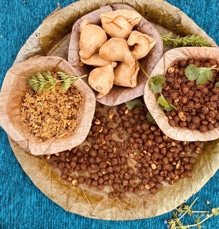 Famous Ghee Samosa -Chana- Dalmoth Namkeen Combo (Special from Allahabad )   1.5Kg