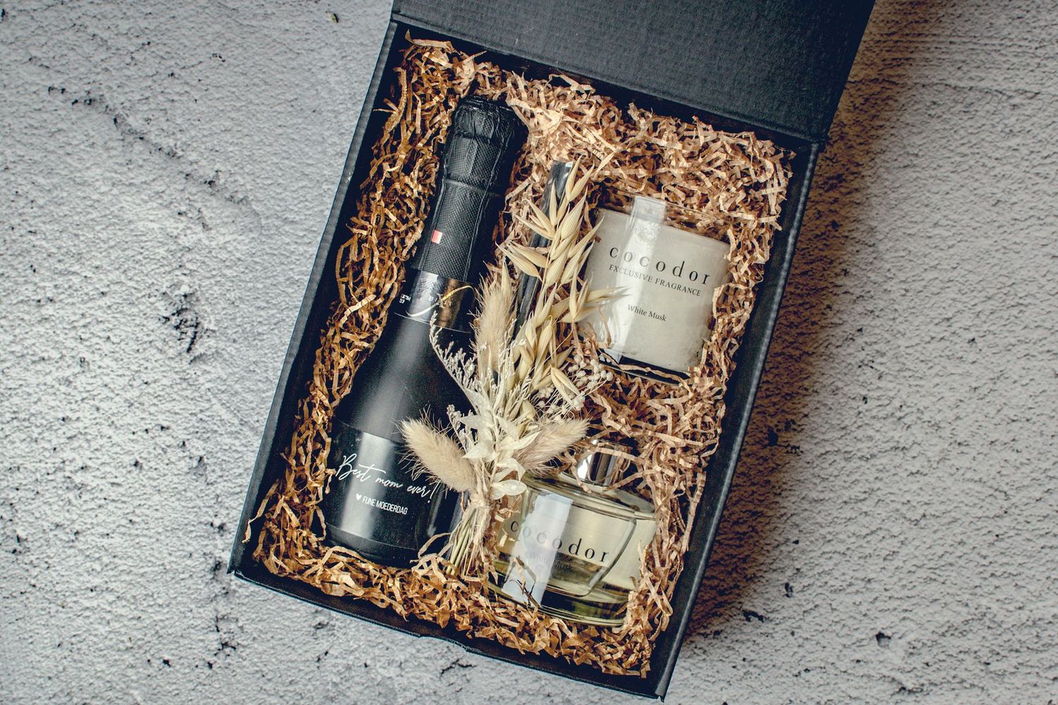 White musk box