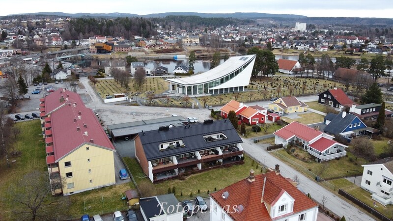 Hønefoss kirke. Dronebilde