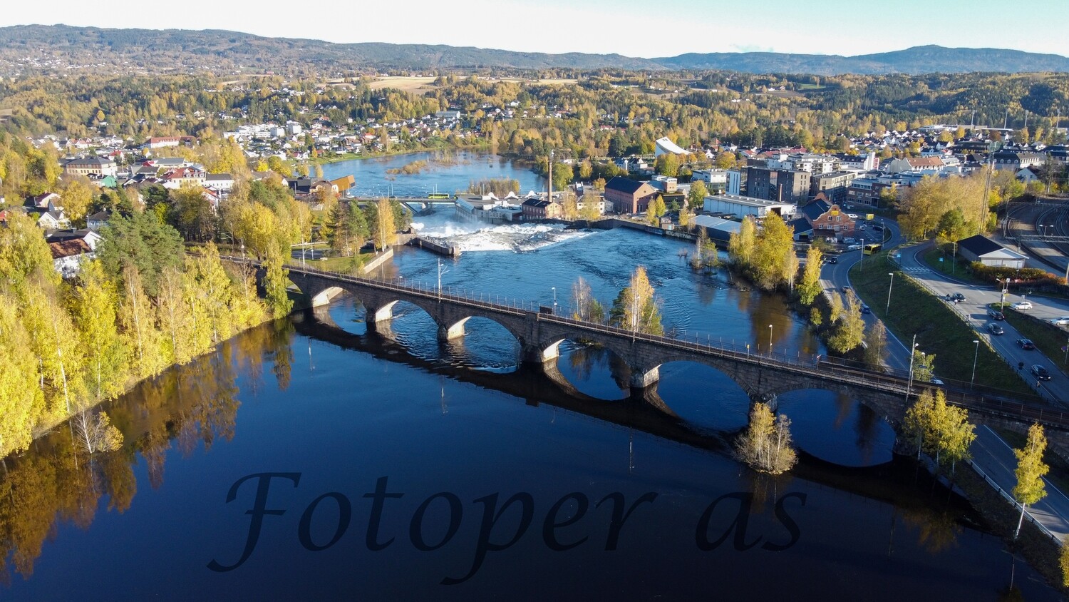 Hønefossen, jernbanebrua. Dronebilde