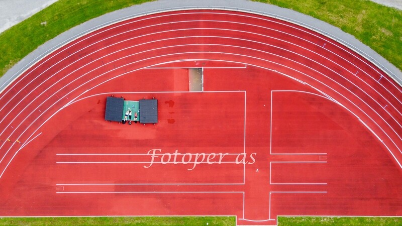 Hønefoss stadion, løpebane, rødt banedekke