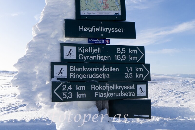 Vikerfjell, Skarrudåsen, vinter, avstandsskilt