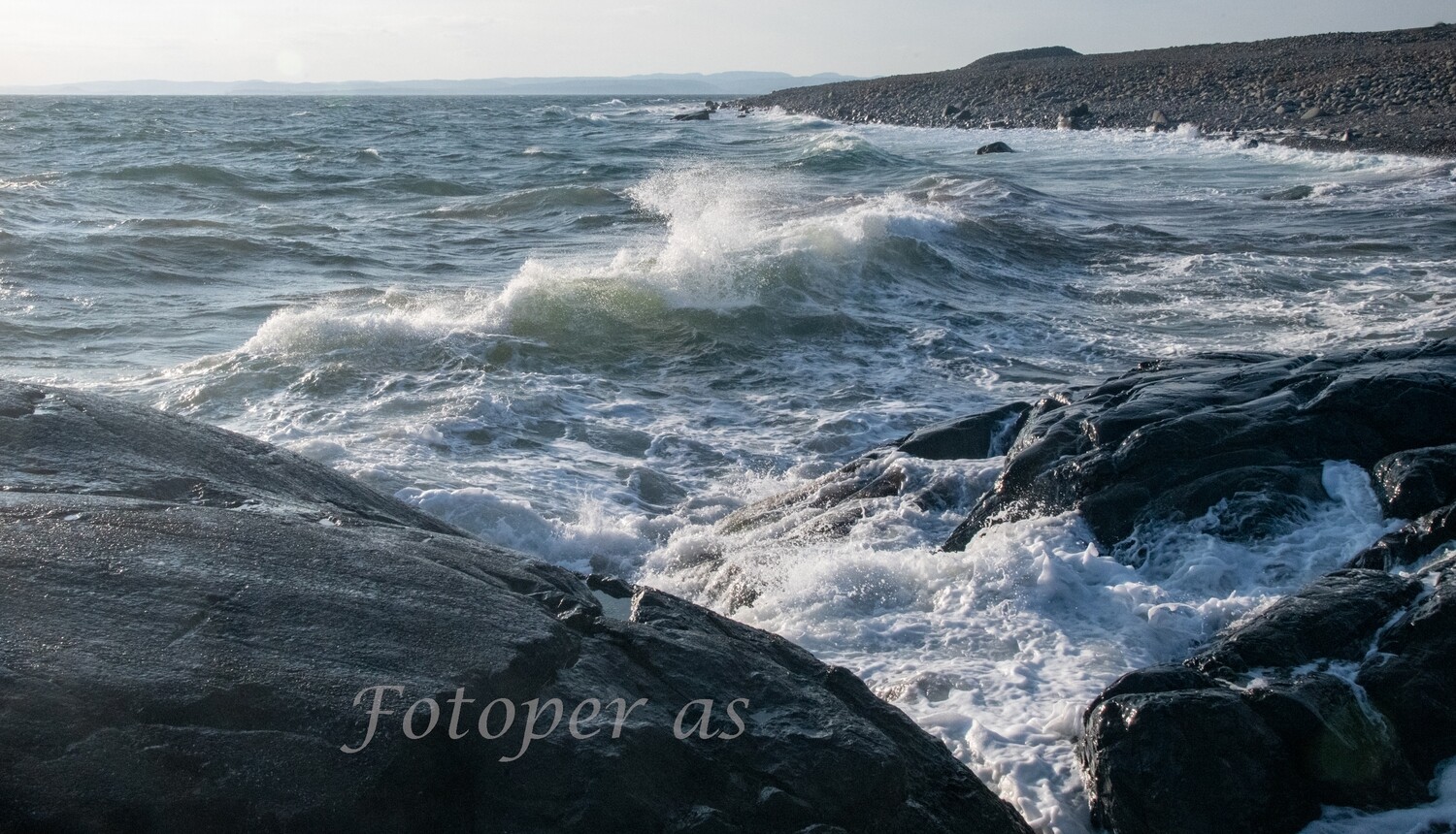 Mølen, bølger mot strand