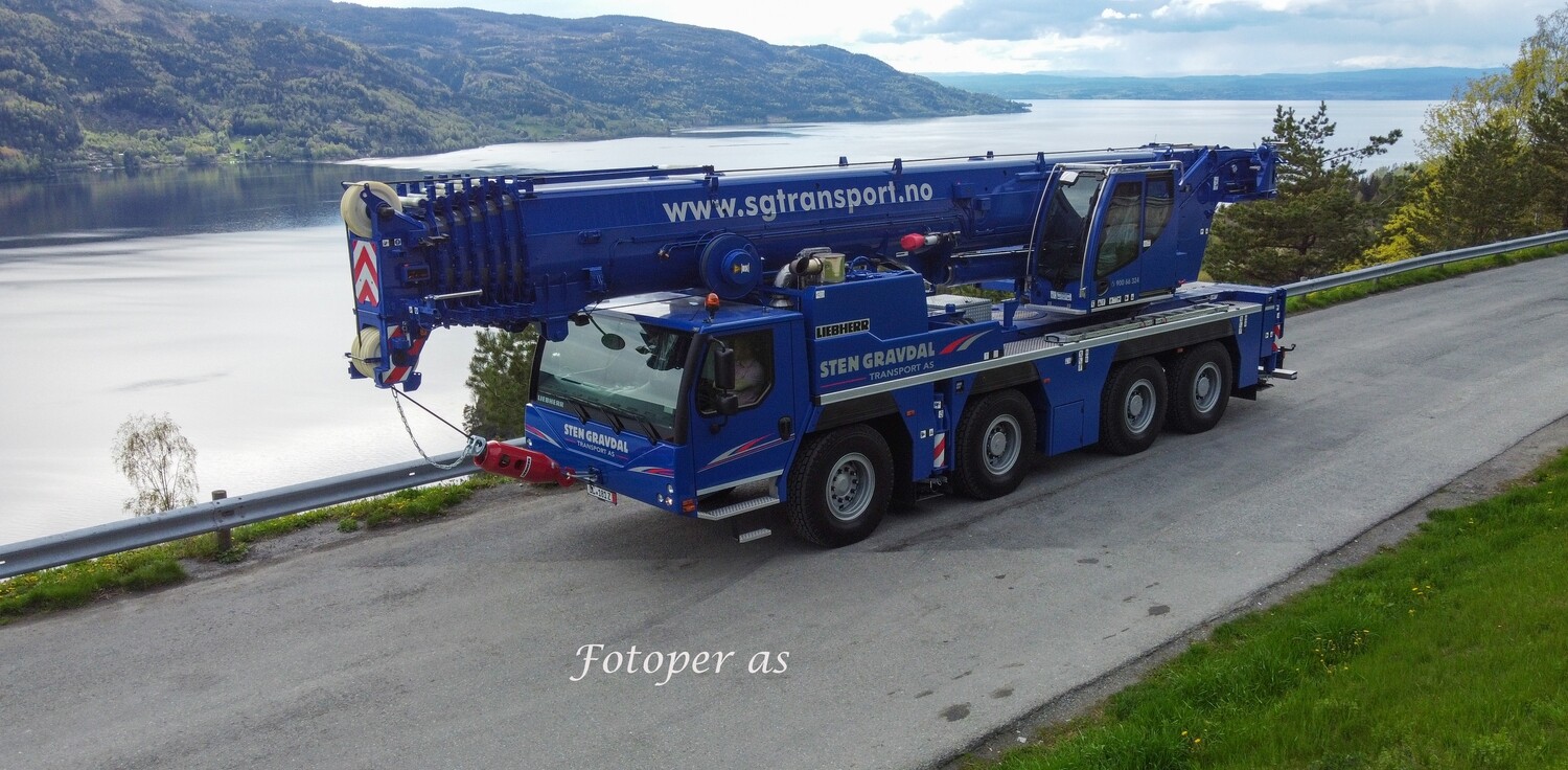 Mobilkran ved Utsikten, Sollihøgda. Tyrfjorden i bakgrunnen