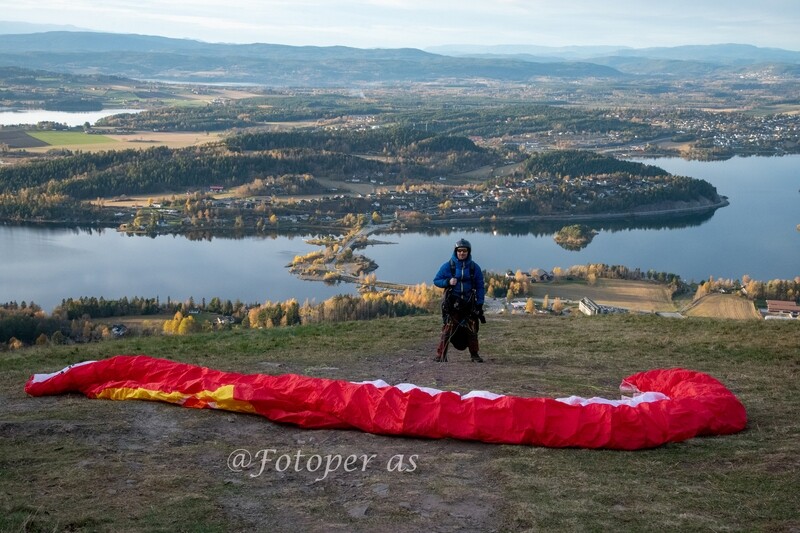 Paraglider i Dronningveien, Sundvollen