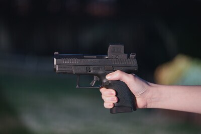 CZ P10