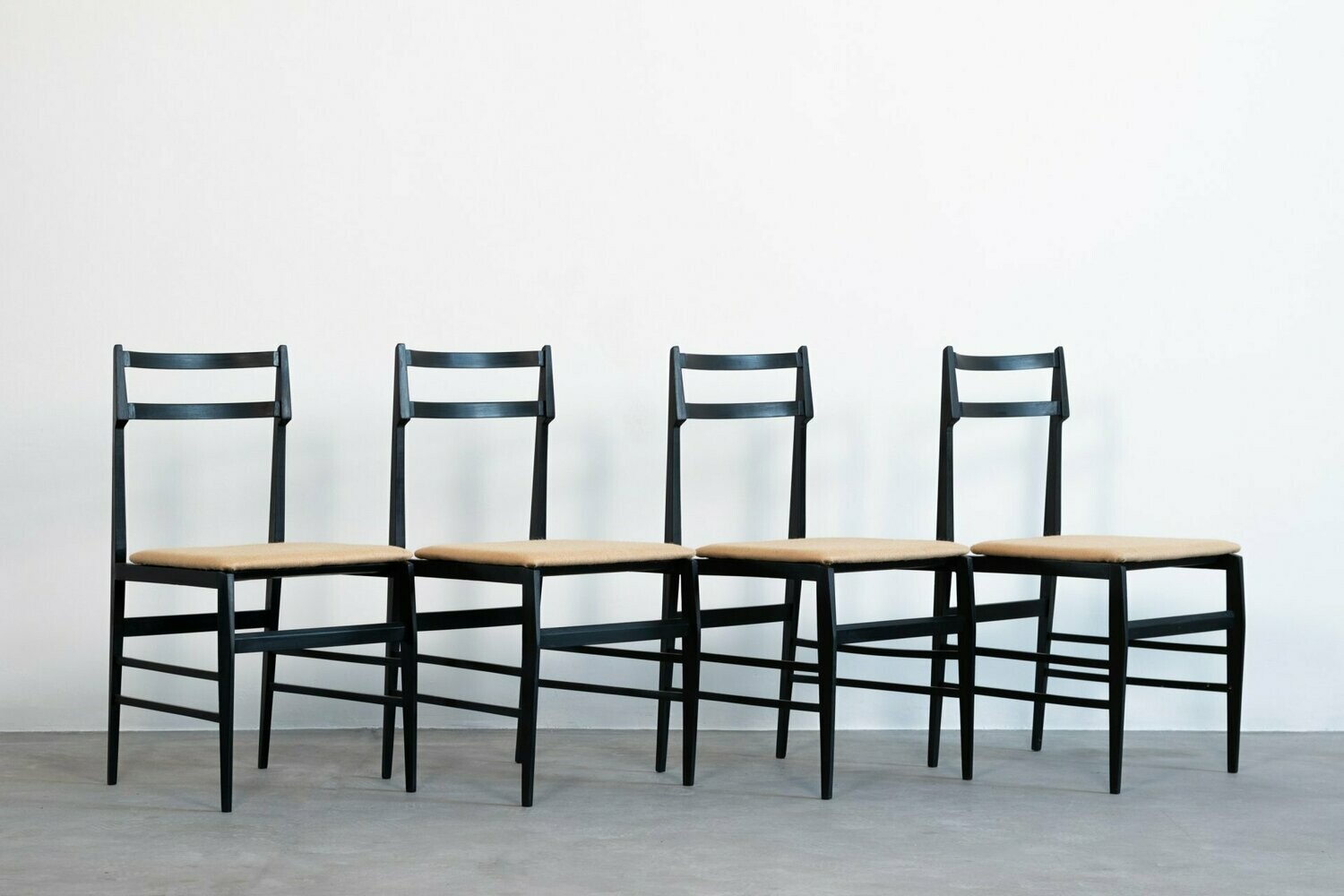 Guglielmo Ulrich (attribuited) Set of Four Dining Chairs Saffa 1960