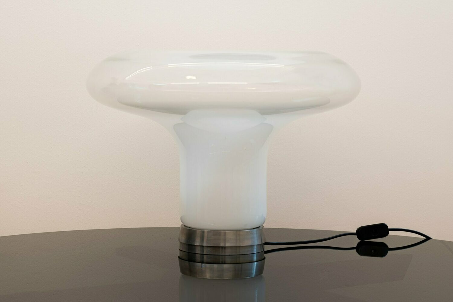 Angelo Mangiarotti Lesbo Table Lamp in Metal and Blown Glass by Artemide 1966