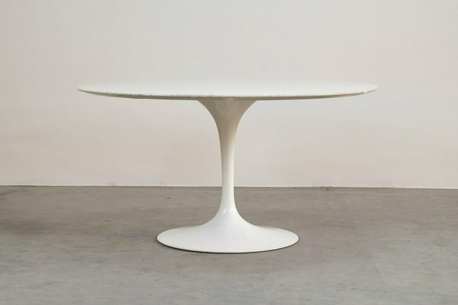 Eero Saarinen Round Dining Table by Knoll 1950s