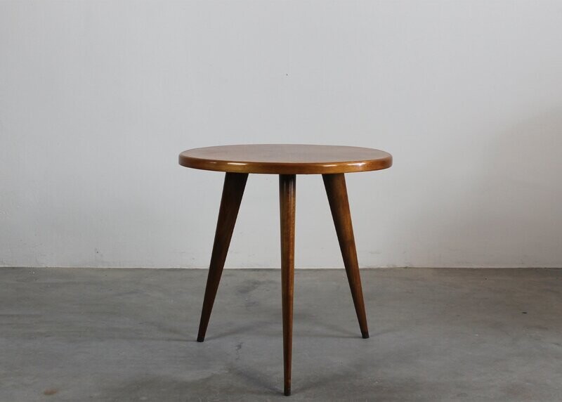 Gio Ponti Round Coffee Table in Walnut Wood Italian Manufacture 1940s