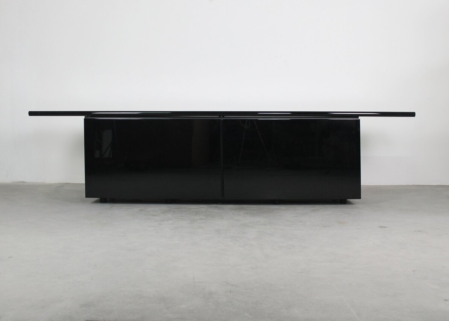 Giotto Stoppino Sheraton Sideboard in Black Lacquered Wood by Acerbis 1977