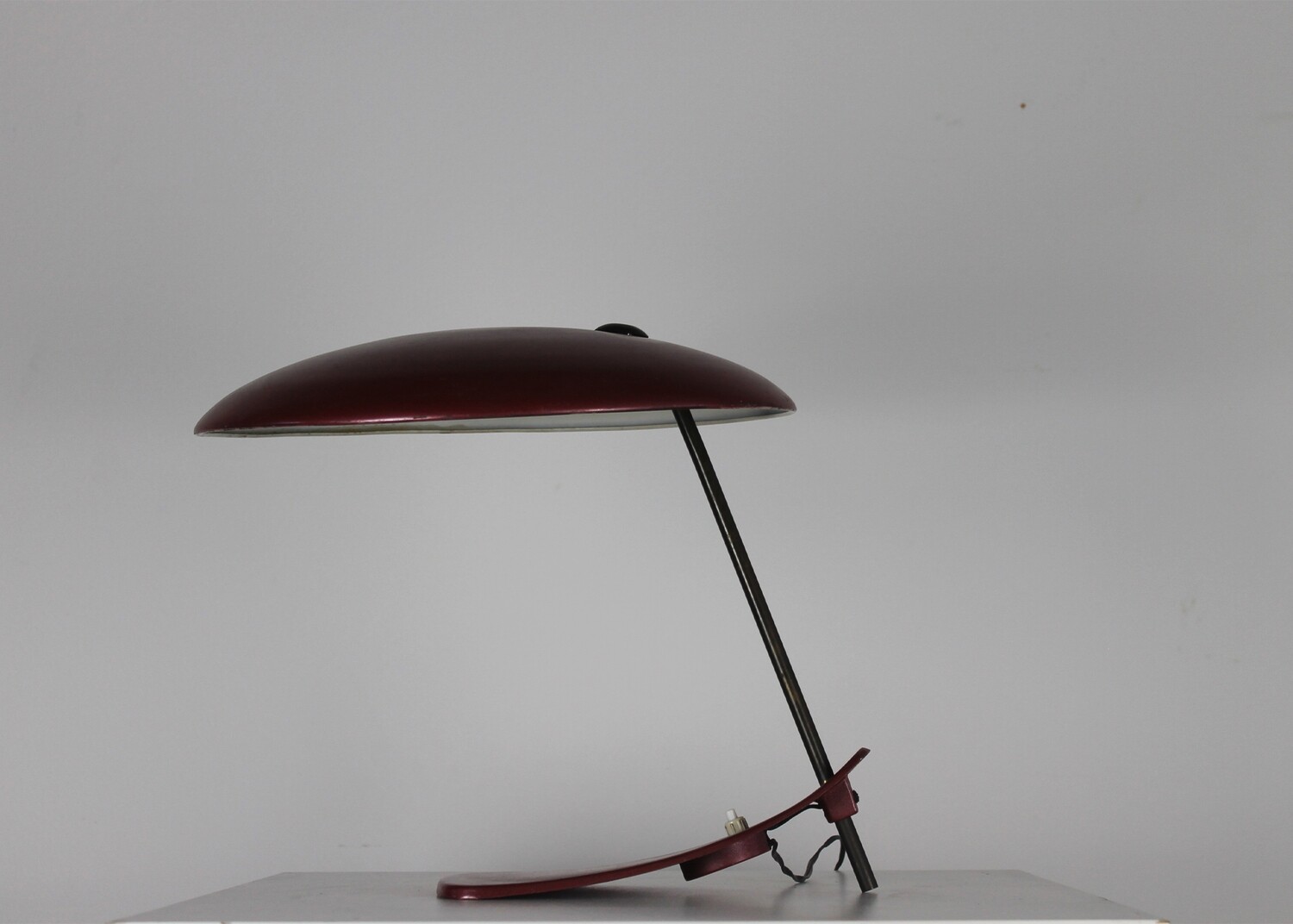 Mid-Century Modern Table Lamp in Red Lacquered Metal Italian Manufacture 1950s