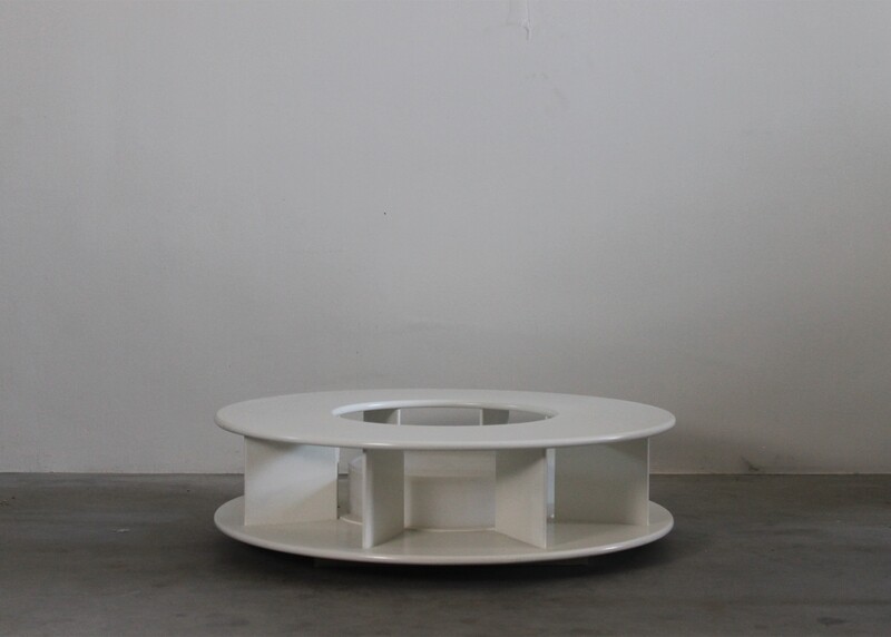 Superstudio Baazar Round Low Table in White Lacquered Wood by Giovannetti 1968