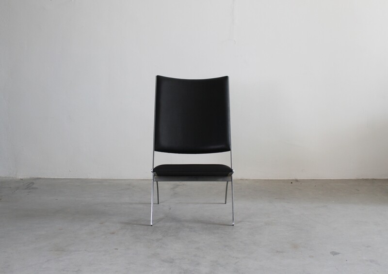 Gio Ponti Gabriella Folding Lounge Chair in Black Vynil by Pallucco 1991 Italy