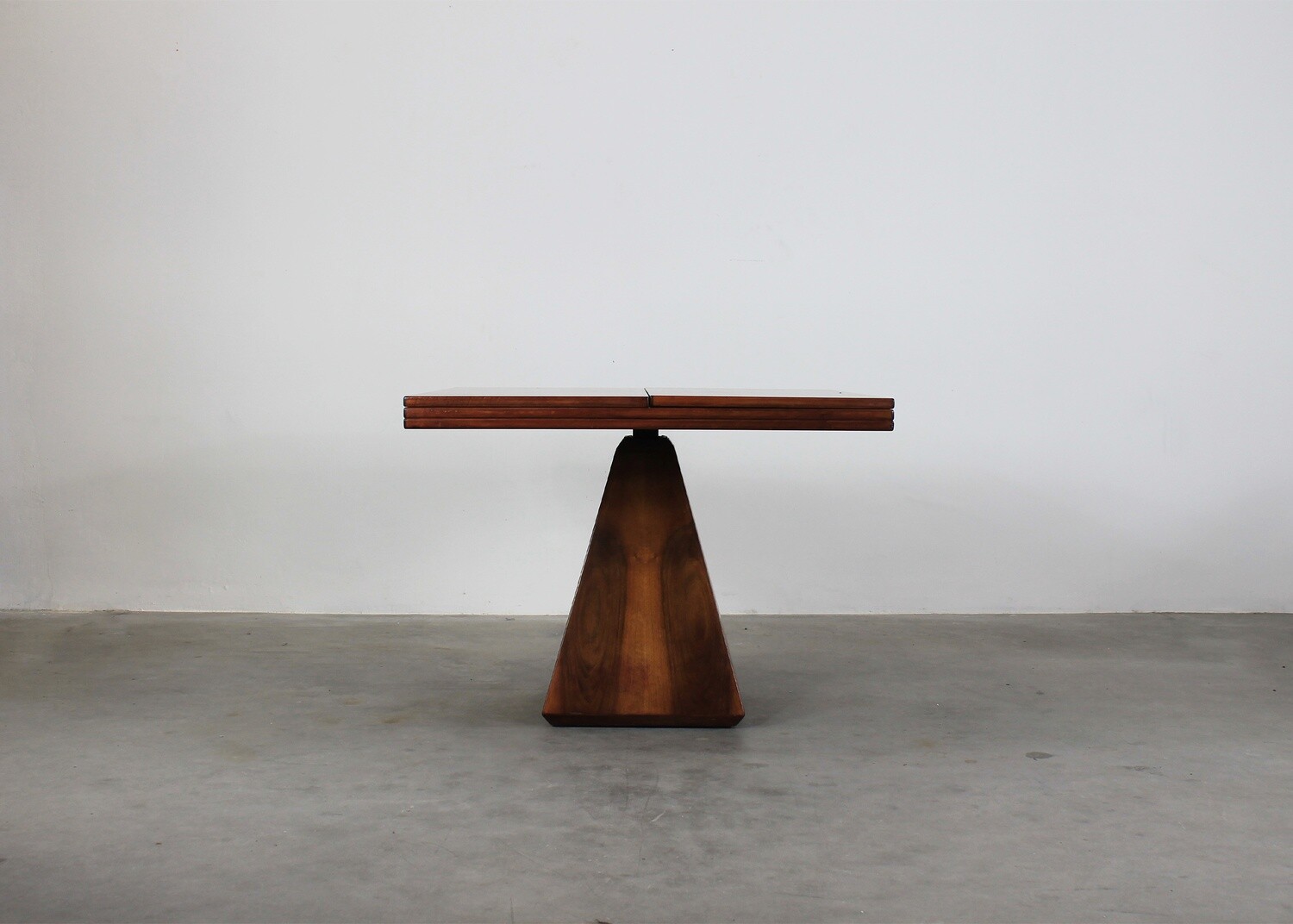 Vittorio Introini Chelsea Extensible Table in Walnut by Saporiti 1960s