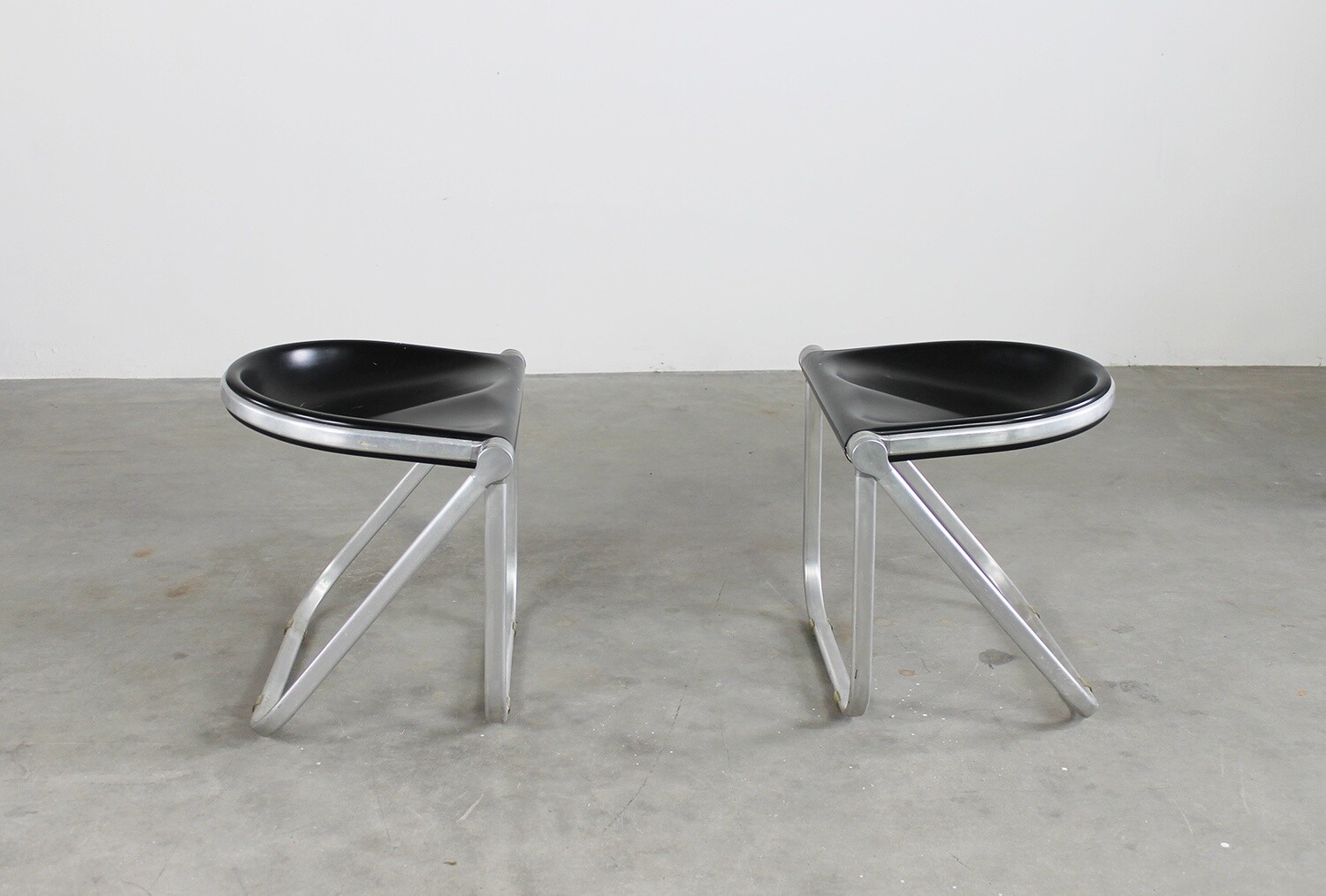 Giancarlo Piretti Set of Two Pluff Stools in Aluminum and Black Polyurethane 70s