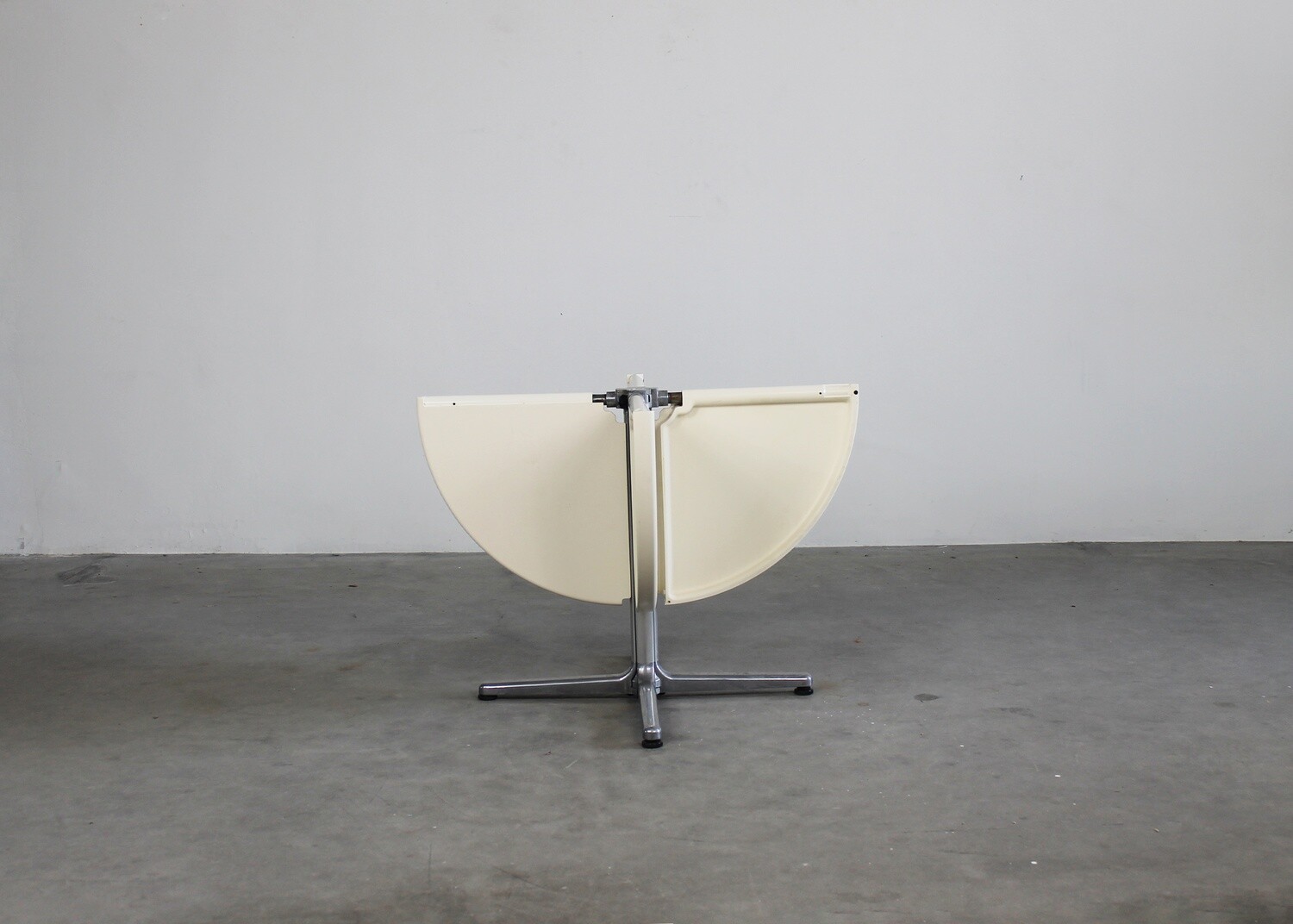 Giancarlo Piretti White Plano Folding Table by Anonima Castelli 1970s