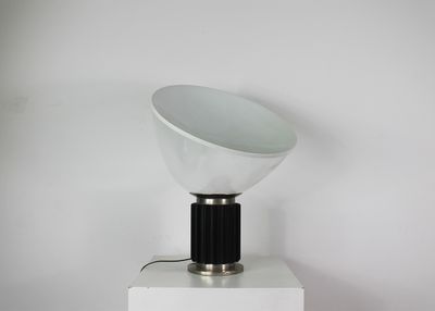 Achille & Pier Giacomo Castiglioni Taccia Black Table Lamp by Flos 1970s Achille & Pier Giacomo Castiglioni Taccia Black Table Lamp by Flos 1970s