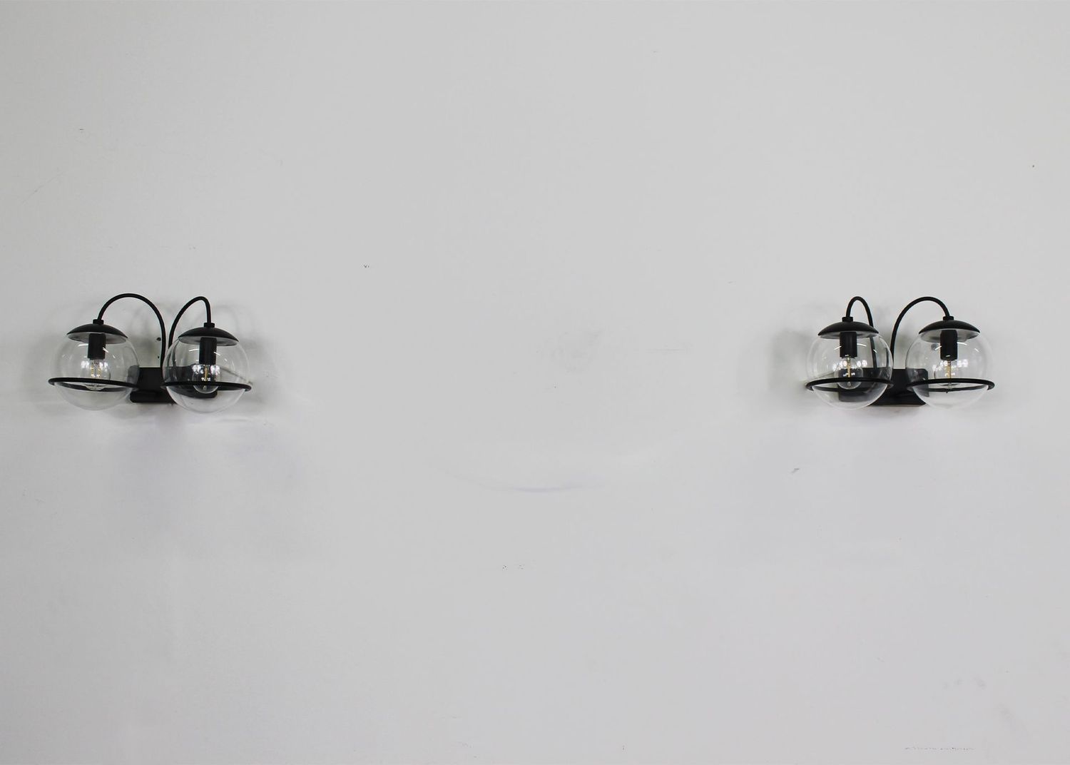 Gino Sarfatti Set of Two Wall Lamps 238/2 in Aluminium and Glass by Arteluce 1960s