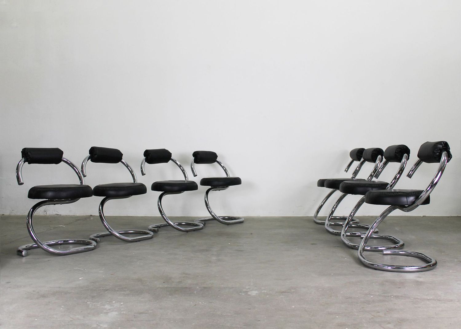 Giotto Stoppino Set of Eight Cobra Chairs in Steel and Leather 1970s