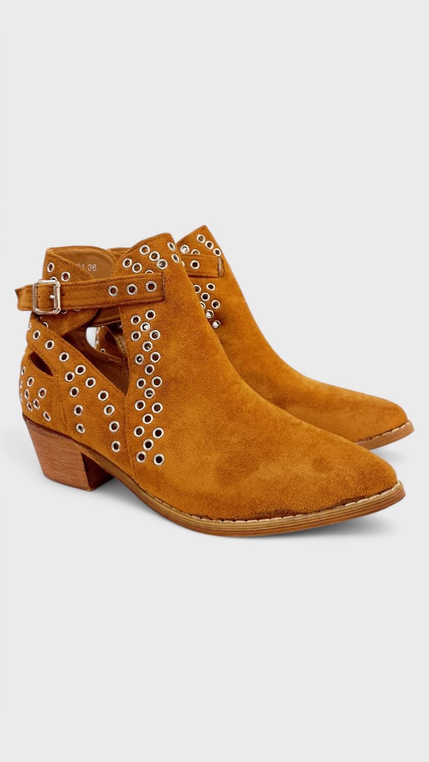 Botin semiabierto huequitos camel