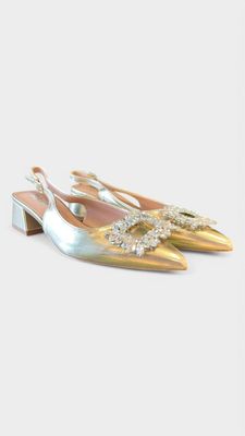 Tacon bajo broche destalonado dorado