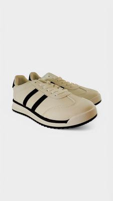 Tenis rayas negras