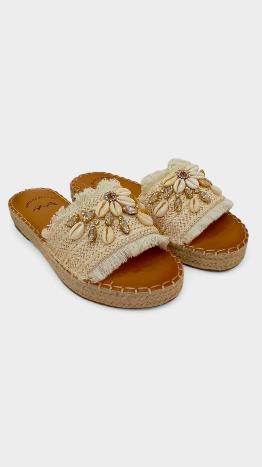 Sandalia conchas beige