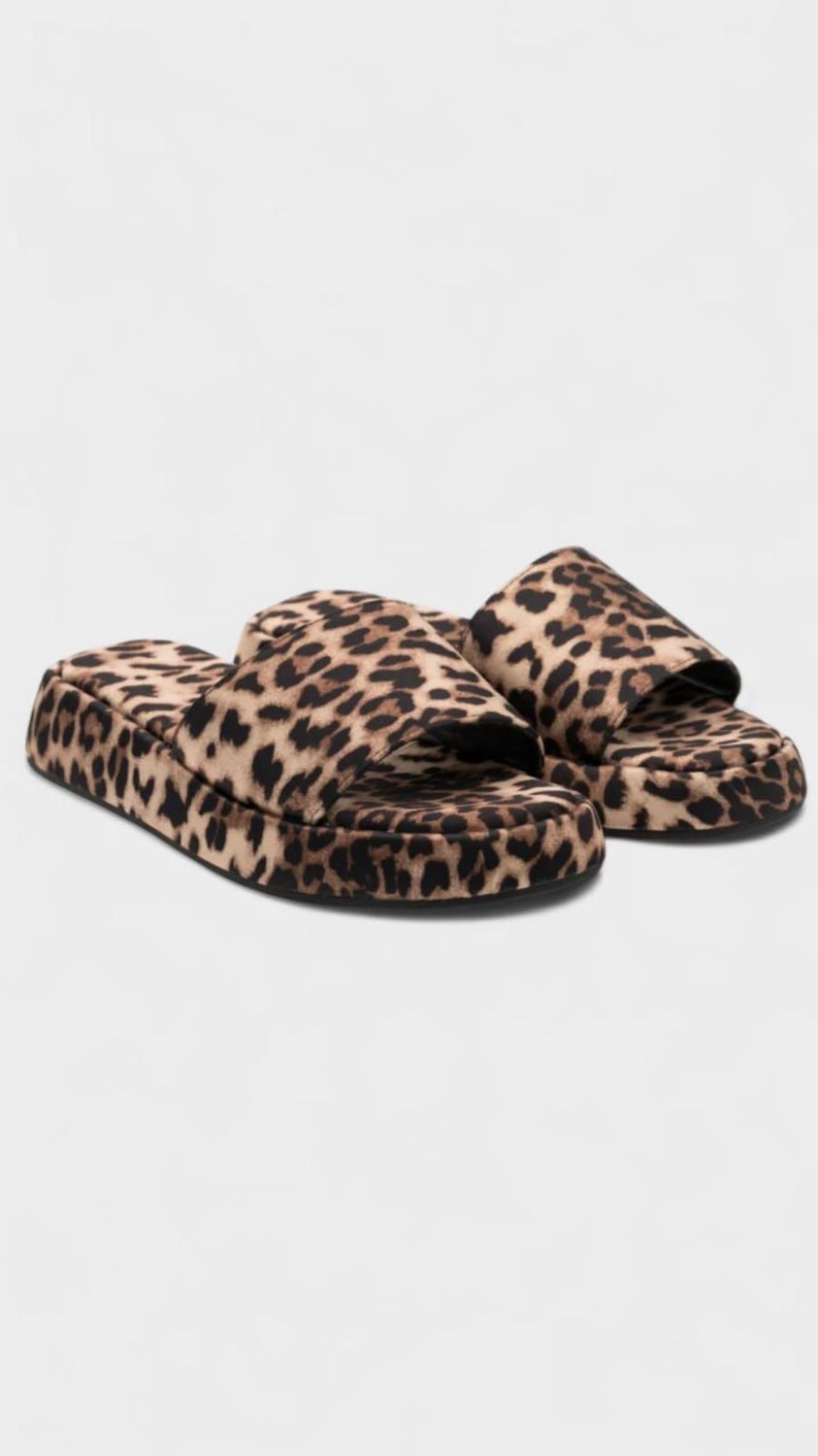 Cuña sandalia leopardo