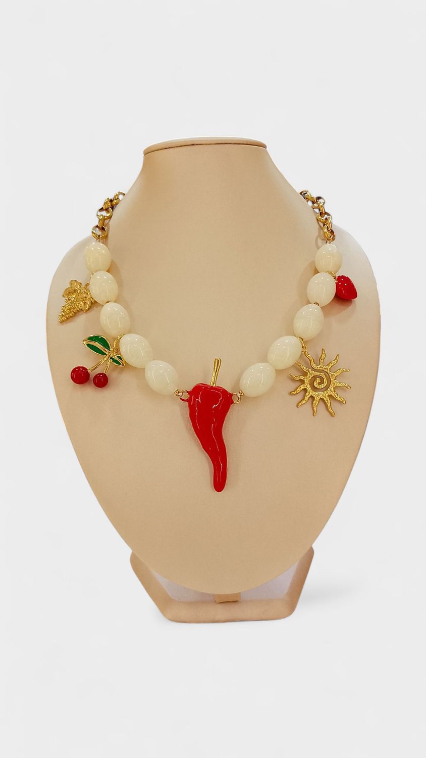 Collar chilli bloom