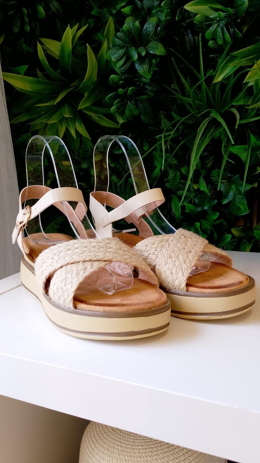 Sandalia cuña cruzada beige