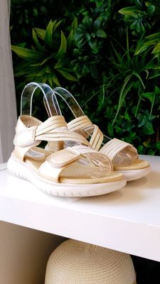 Sandalia air dorada