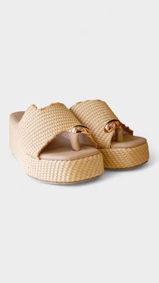 Cuña rafia dedo beige