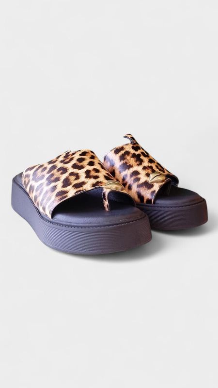 Cuña beso leopardo