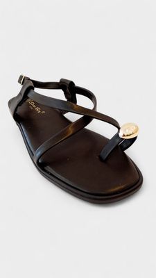 Sandalia plana tiras chapa dedo new negro