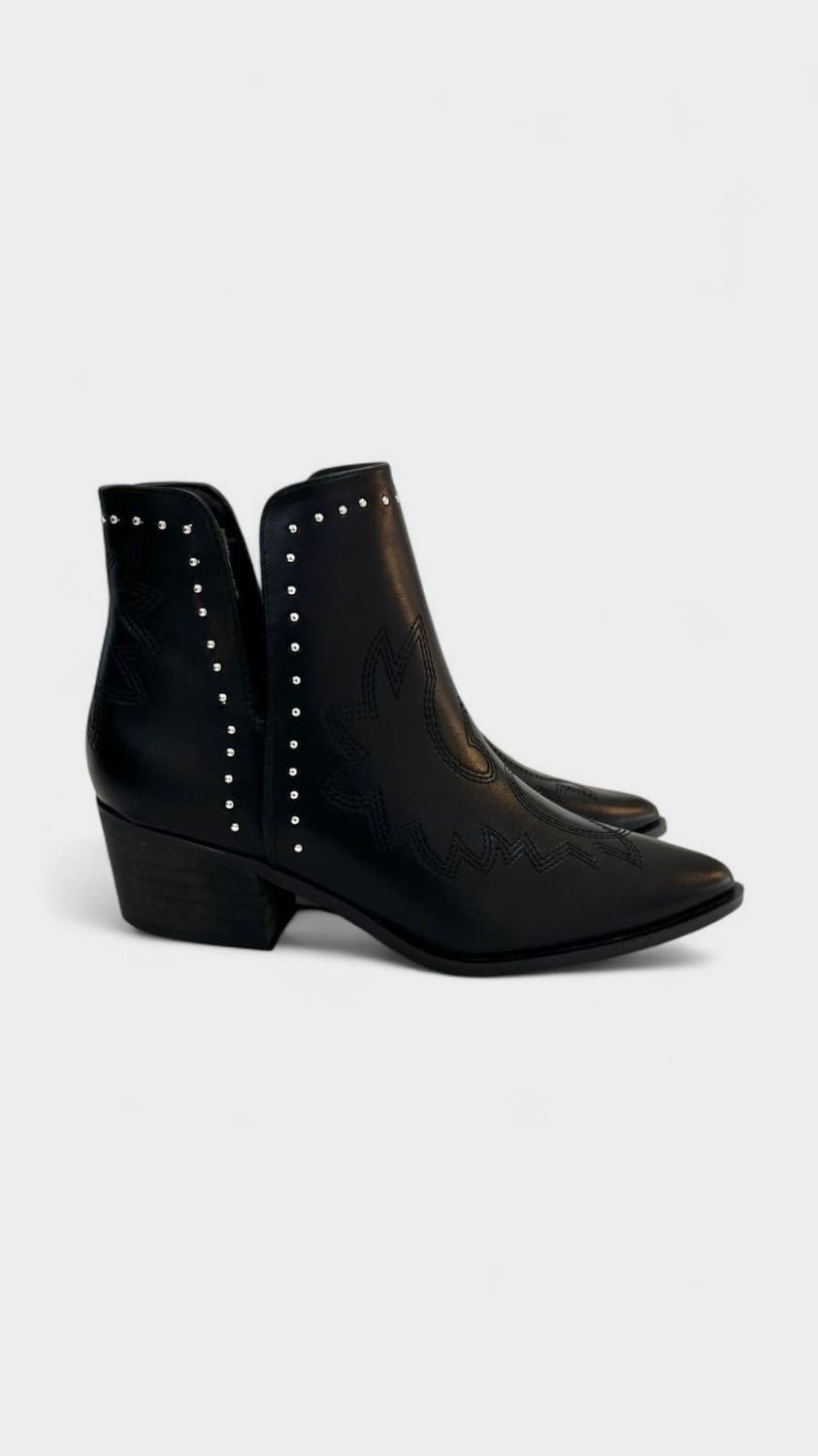 Botin cowboy semiabierto negro