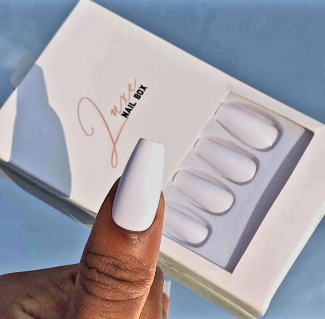 Medium Plain Set White