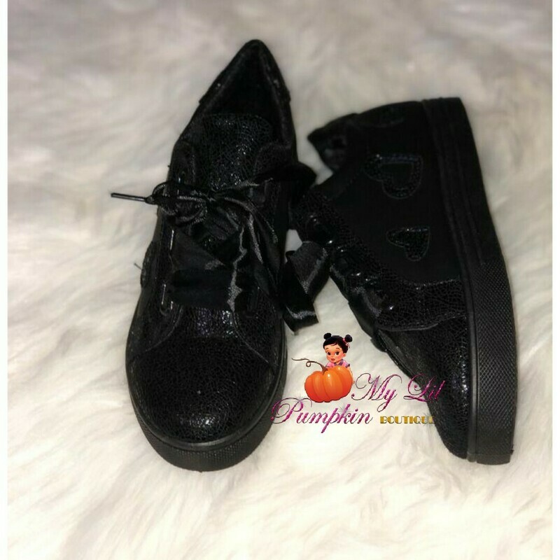 Girl lace up sneaker