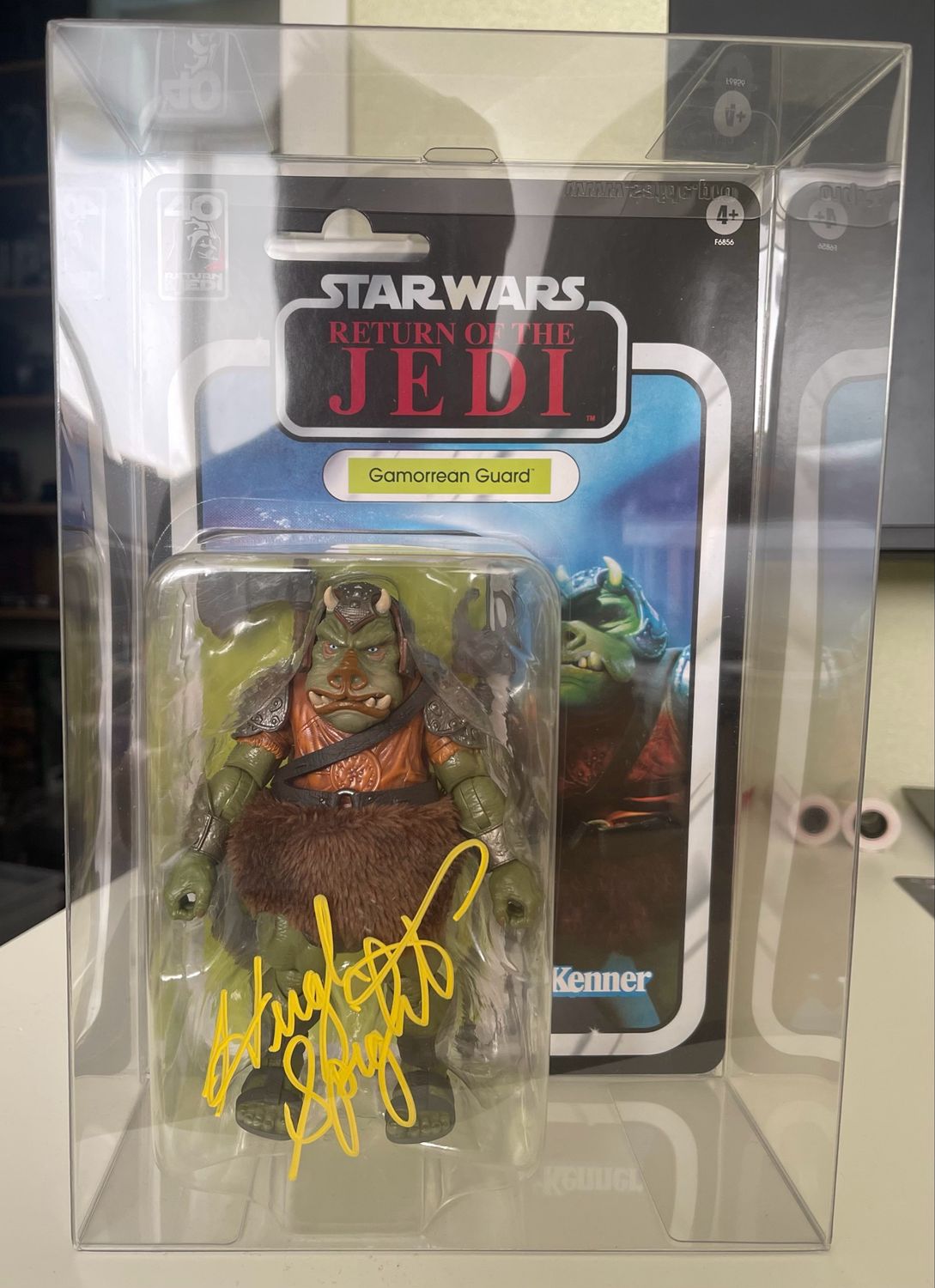 Star Wars The Black Series Gamorrean Guard 15cm/6” including Signature of Hugh Spight Star Wars The Black Series Gamorrean Guard 15cm/6” including Signature of Hugh Spight