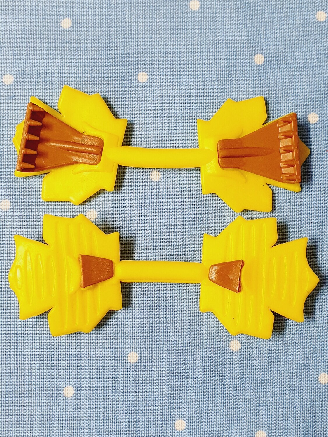Diaper fastener - Yellow leaf