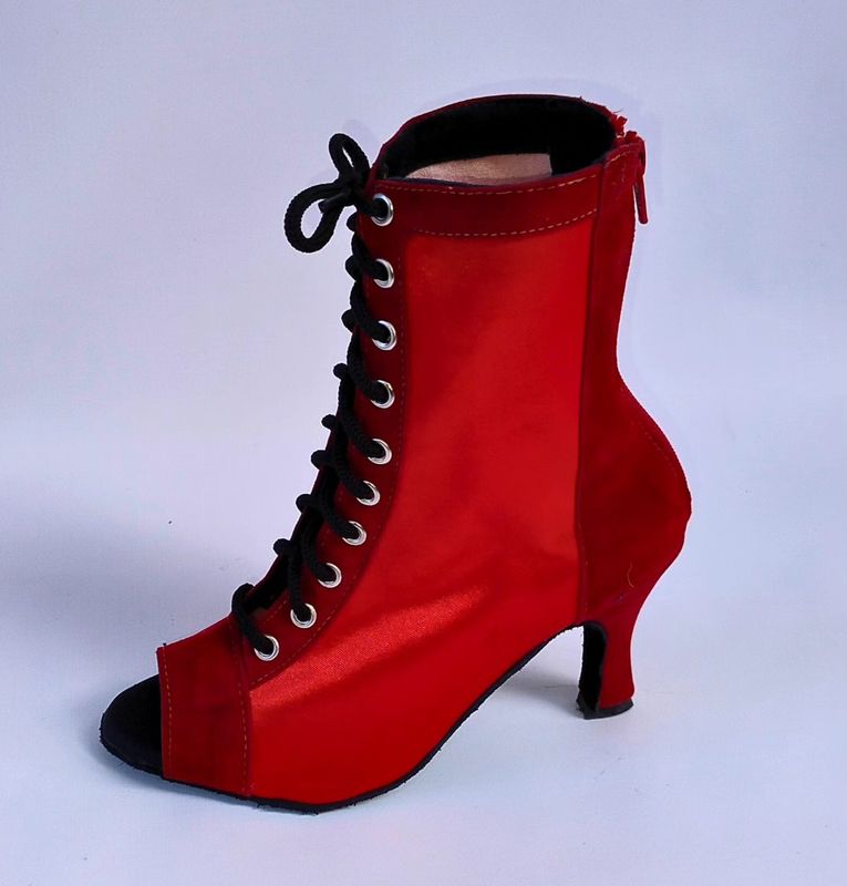 Jlo gamuza roja combinada con cuero ecológico Jlo gamuza roja combinada con cuero ecológico