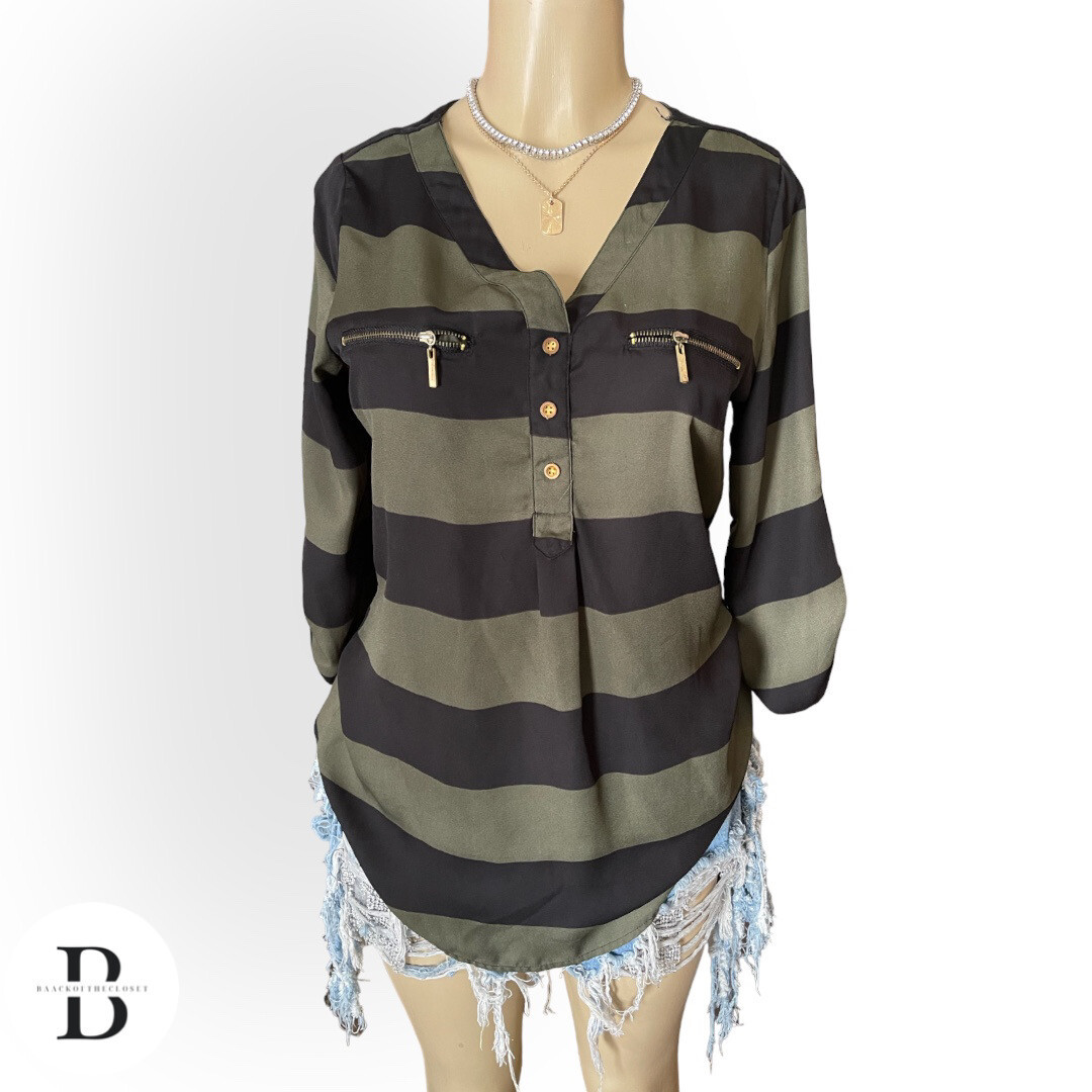 Rue 21 Pull Over Shirt