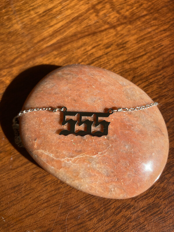 555