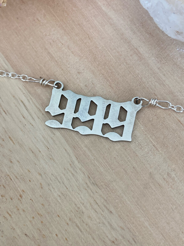 999